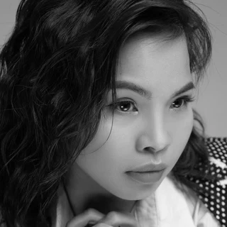 Lisa, Senior Artist at Crown Beauty