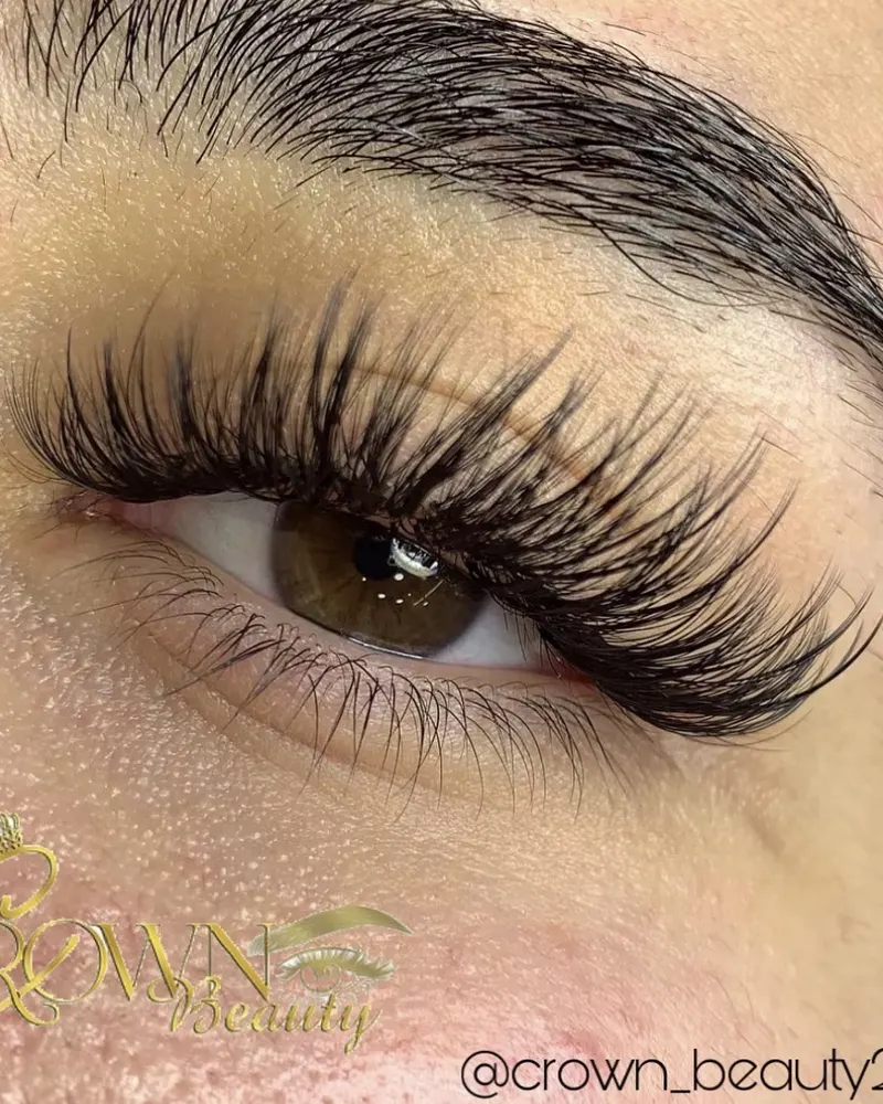 Spiky wispy lash extensions