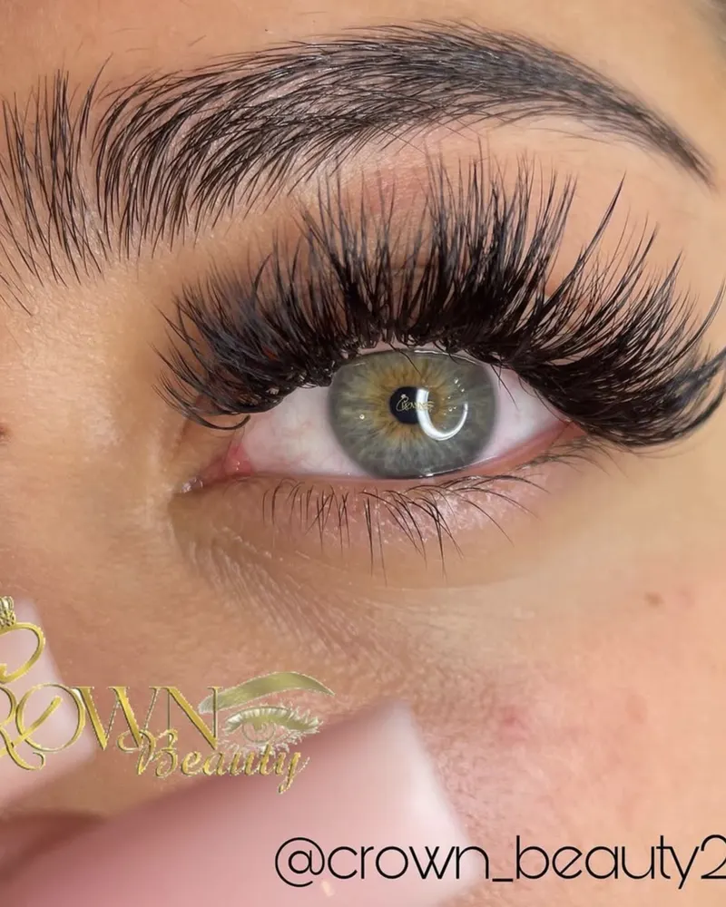 Mega volume wispy lashes