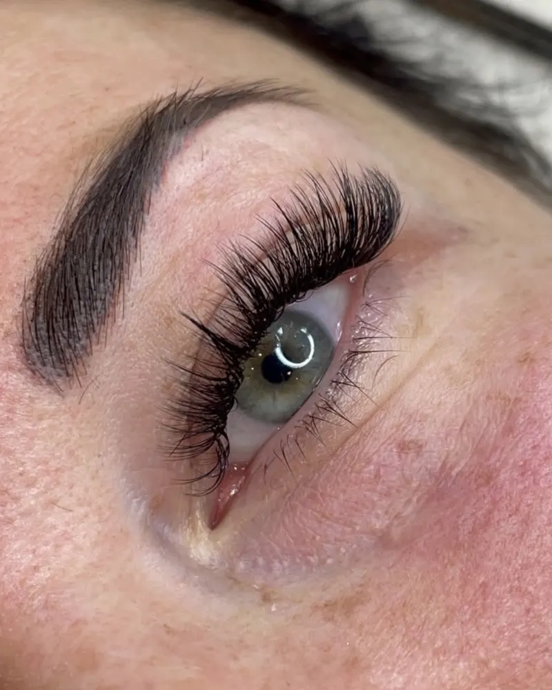 Lash extensions with shaped brows